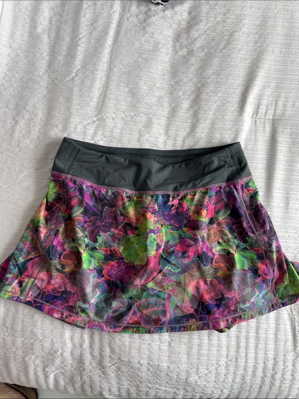 lululemon - Women’s Floral Active Skirt with Black Waistband
